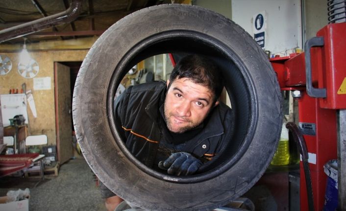 Engellerini aştı, hem kendi parasını kazanıyor hem de usta oldu