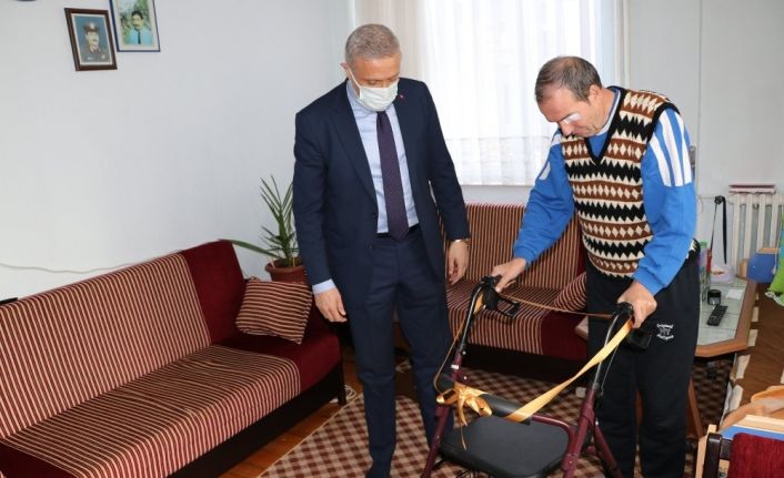 Engelli vatandaşa yürüteç