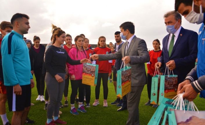 Ergani Belediye Başkan Vekili Abdüsselam Öztürk, İlçe Gençlik Hizmetleri ve Spor Müdürlüğünde incelemelerde bulundu