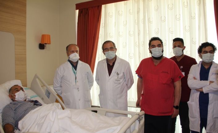 Erzurum’da pandemi sürecinde ilk defa yurt dışından gelen hasta ameliyat edildi