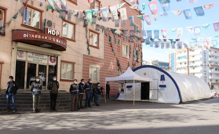 Evlat nöbetindeki anneden HDP’ye tepki