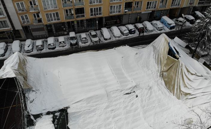 Eyüpsultan’da spor salonunun çöken çatısı drone ile görüntülendi
