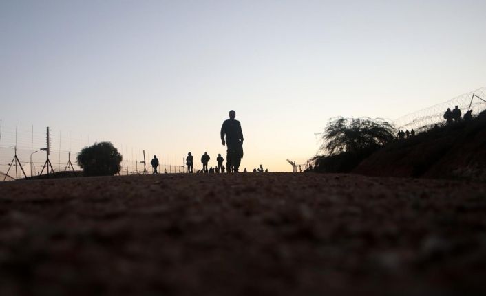 Filistinli işçilerin, Geçişlerin kapatılmasıyla iş yerlerine ulaşmak için verdiği zorlu mücadele