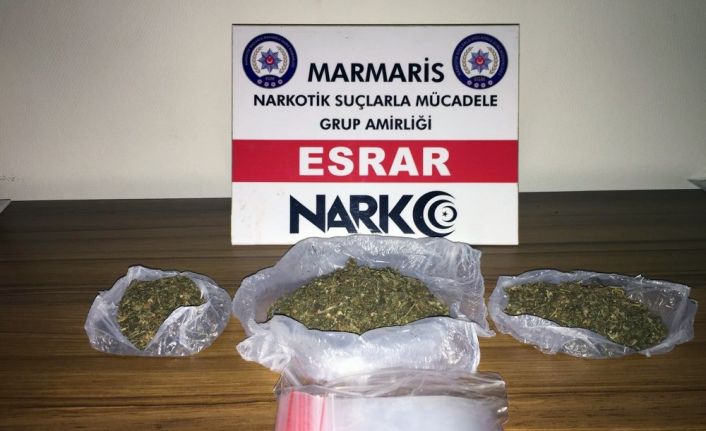 Filyasyon ekibinin şoförü uyuşturucu satarken yakalandı