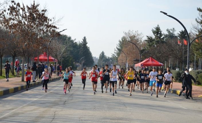 Gazi yol koşusunda ödüller sahiplerini buldu