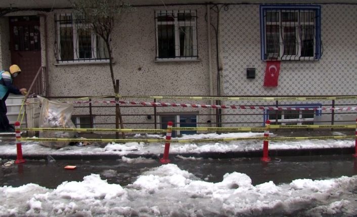 Gaziosmanpaşa’da istinat duvarı çöktü