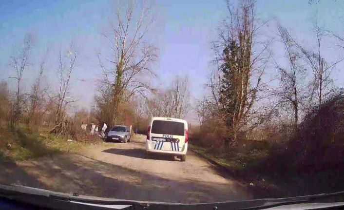 Hava sıcaklığını fırsat bilenler yeşil alanlara çıktı, polis gelince apar topar kaçtı