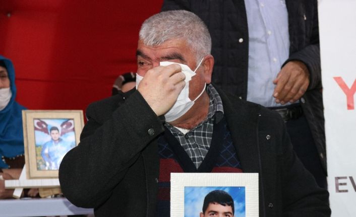 HDP önündeki ailelerin çığlığı her geçen gün artıyor: Evlat nöbeti eylemine bir aile daha katıldı