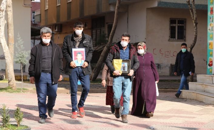 HDP önündeki ailelerin feryadı çığ gibi büyüyor: Evlat nöbetine 2 aile daha katıldı