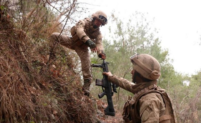 İçişleri Bakanlığınca, Hatay, Osmaniye, Gaziantep İllerinde Eren-8 Amanoslar Operasyonu başlatıldı.