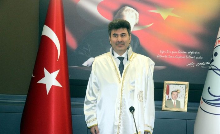 İkinci kez rektörlüğe atanan Karacoşkun görevine başladı