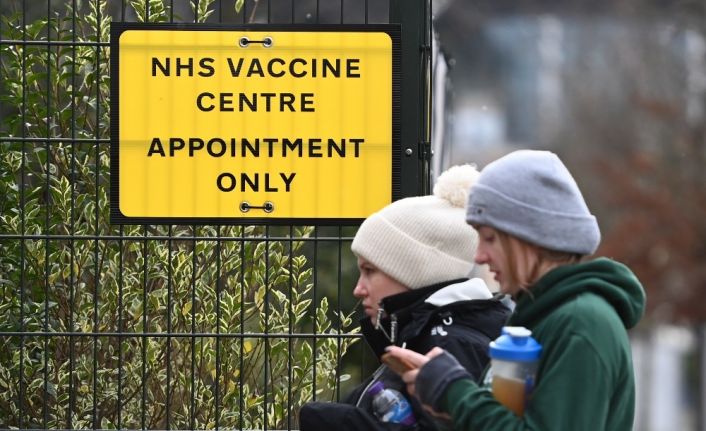 İngiltere’de son 24 saatte Covid-19 nedeniyle bin 1 kişi hayatını kaybetti