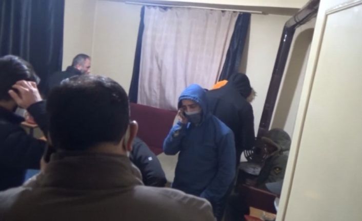 Isparta’da kumar oynanan işyerleri ve belgesiz alkol sunumu yapan derneğe baskın