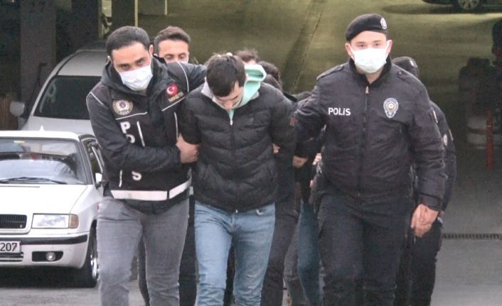 İstanbul’daki uyuşturucu operasyonunda gözaltına alınan 34 kişi adliyeye sevk edildi
