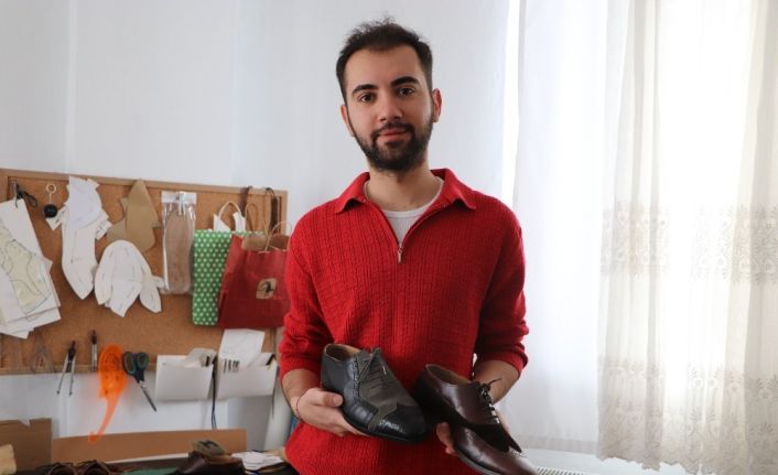 İstediği ayakkabıyı internette bulamayınca kendi ayakkabısını yapmaya başladı, şimdi ise Türkiye’ye satıyor