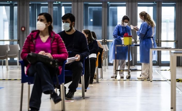 İtalya’da son 24 saatte 19 bin 886 yeni vaka