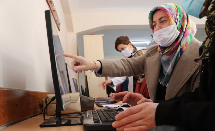 Kadınlar dijital korsanlara karşı eğitim alıyor