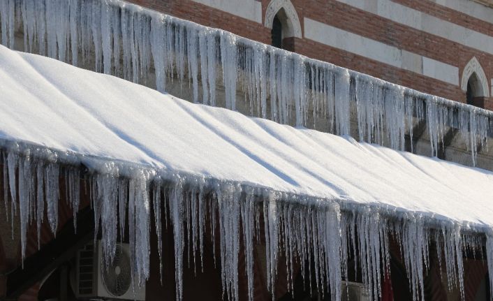 Kar gitti, ayazı kaldı