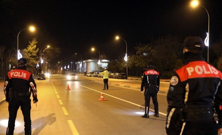 Kar yağışını görüp sokağa çıkanlara ceza yağdı