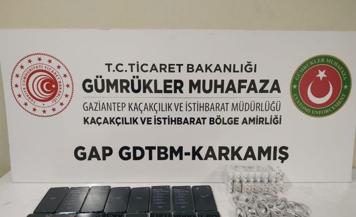 Karkamış’ta bin 200 paket kaçak sigara ve 16 adet cep telefonu ele geçirildi