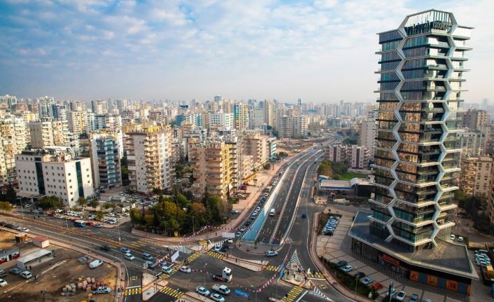 Katlı kavşak 87 günde tamamlanarak trafiğe açıldı