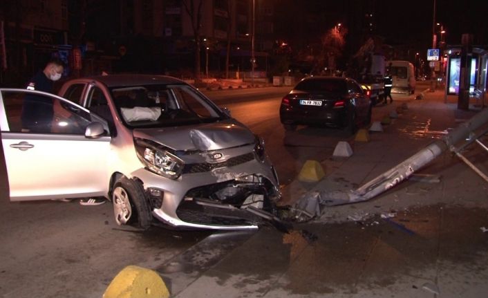 Kaza yapan sürücü kız arkadaşının yaralandığını görünce gözyaşlarına hakim olamadı