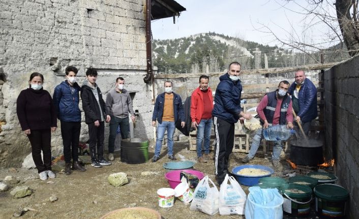 Kazanlar sokak hayvanları için kaynadı