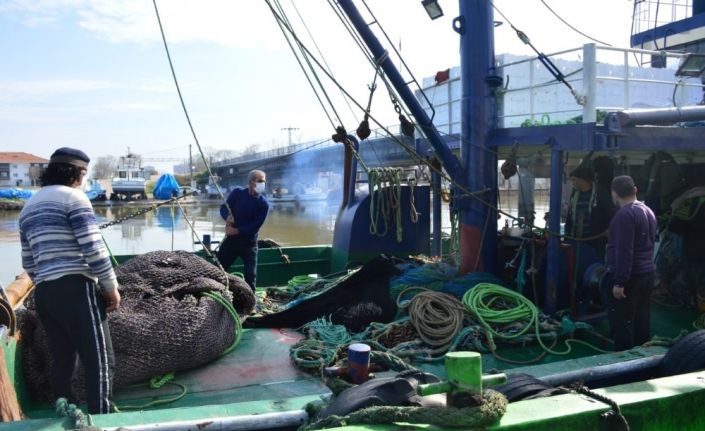 Kısmi av yasağının sona ermesinin ardından Sakaryalı balıkçılar vira Bismillah dedi