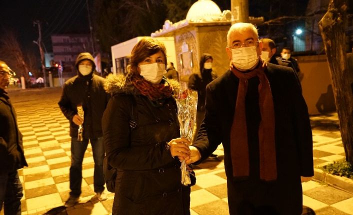 Korona virüsü yenerek yeniden görevine başlayan belediye başkanı: “Bu dönemde önceliği hastalara vereceğim”