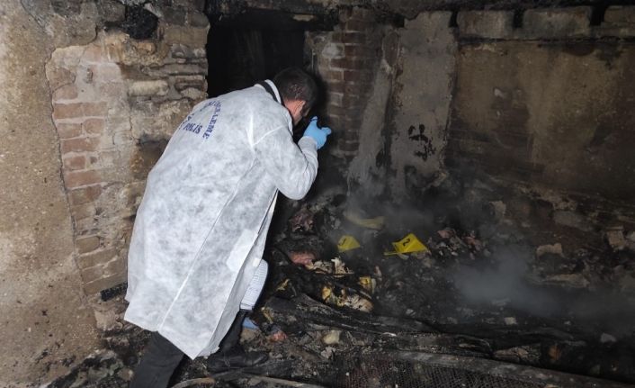 Kuşadası’ndaki eski evler yangınında kundaklama iddiası