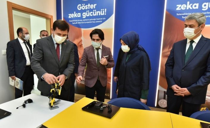 Leyla Şahin Usta Başkan Kılca ile birlikte Karatay BİLSEM’de incelemelerde bulundu