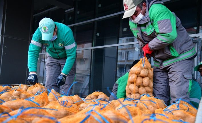 Mamak Belediyesi’nden 3 bin 800 haneye 150 ton patates desteği