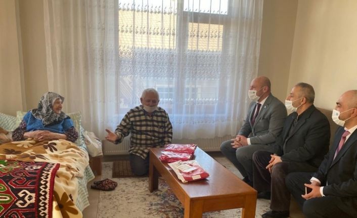 Mehmetçiğe çorap ören 118 yaşındaki Zeliha Nine’den mesaj var...