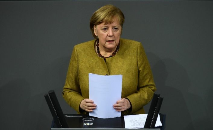 Merkel’den Almanya’daki kısıtlamaların gereğinden fazla 1 gün sürmeyeceğine dair söz