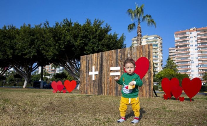 Mersin, 14 Şubat Sevgililer Günü için süsleniyor