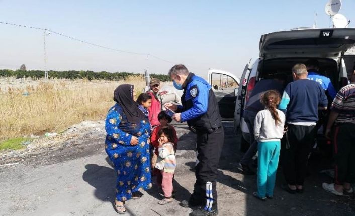 Mersin polisi çocukları sevindirdi