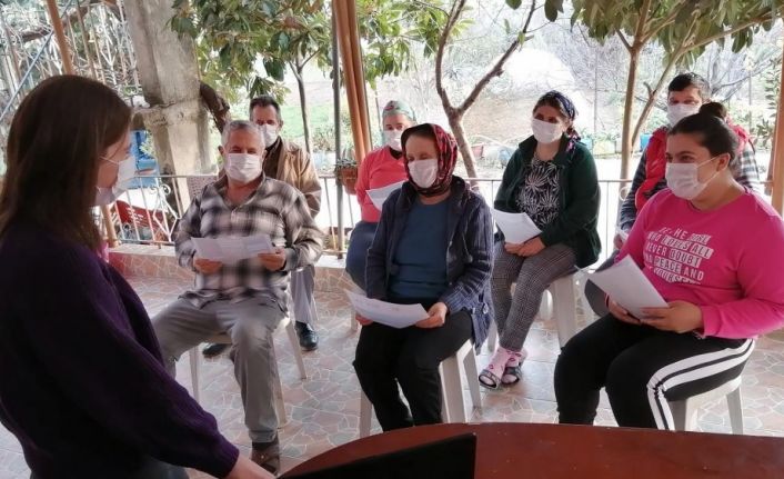 MEÜ Hemşirelik Fakültesi öğrencileri, ülkenin dört bir yanında halkı bilgilendiriyor