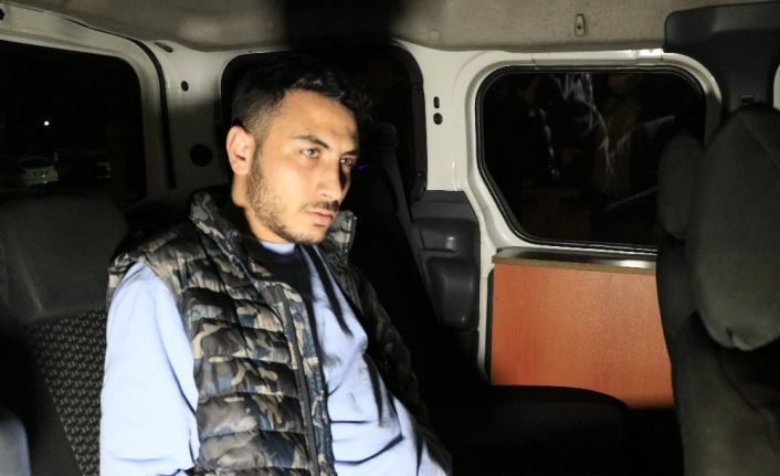 Motosikletli kişiye vurup kaçan otomobil sürücüsü yakalanınca," Ehliyetim yok, ceza yememek için kaçtım" dedi