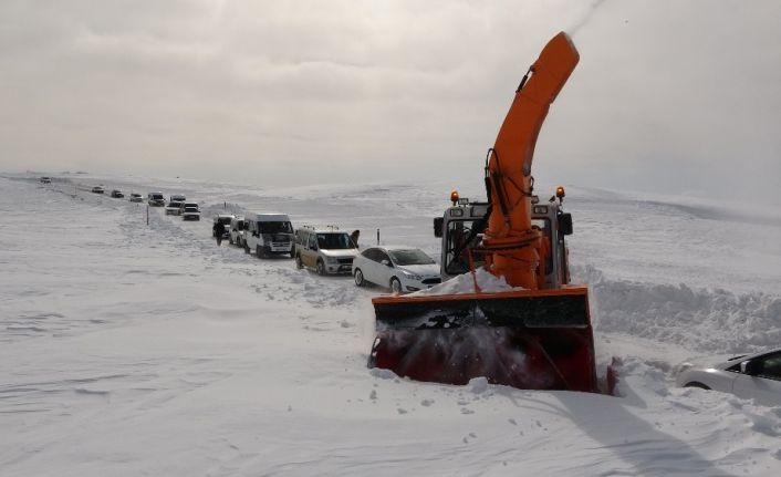 Muş’ta tipi ve fırtınada mahsur kalan 100 kişi kurtarıldı