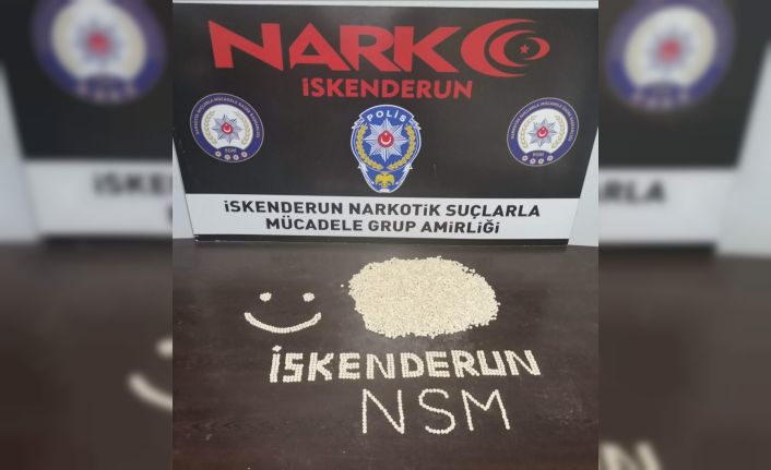 Otomobilden 5 bin 700 adet uyuşturucu hap çıktı