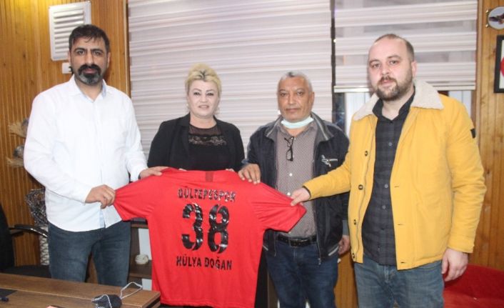 (Özel) Berna Gözbaşı örnek oldu, Kayseri’de ikinci kadın kulüp başkanı göreve başladı
