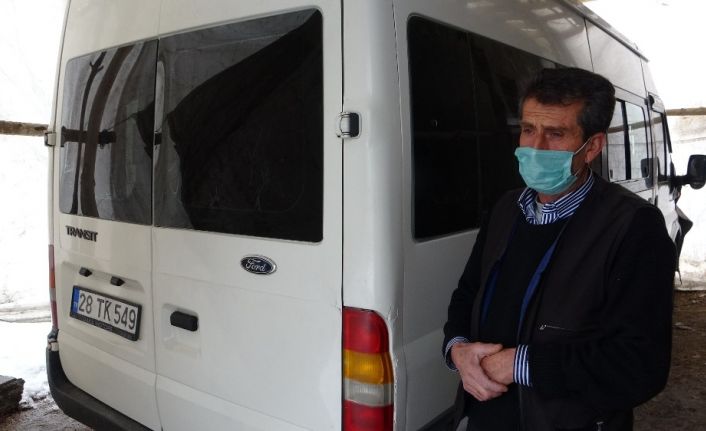 (Özel) Çığda kaybettiği oğluna aldığı minibüsü bir yıldır çadırda bekletiyor