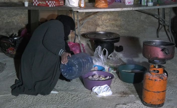 (Özel) İsrail güçleri engelledi, Filistinli aile mağarayı eve çevirdi