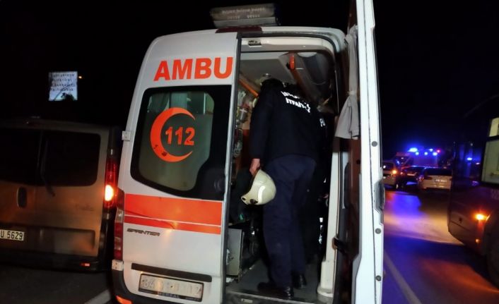(Özel) Sancaktepe’de iki araç kafa kafaya çarpıştı: 1’i ağır 4 yaralı