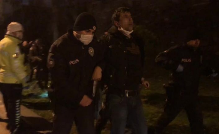 Polisten ayakkabısını, gazeteciden iyi çekmesini istedi