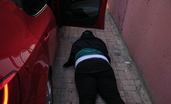 Polisten kaçan ehliyetsiz sürücü 5 kilometre sonra yakalandı