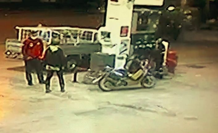 Pompalı tüfekli baskın yapıp 2 kişiyi yaralayan kadın, olaydan sonra bidonla benzin almış
