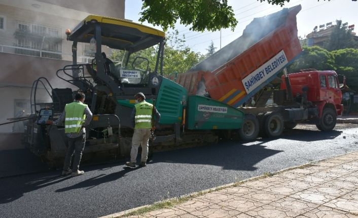 Şahinbey’de 145 bin ton asfalt 126 bin metrekare kilit taşı hizmeti