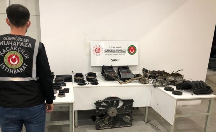 Sarp Sınır Kapısı’nda 36 bin liralık kaçak otomobil parçası ele geçirildi