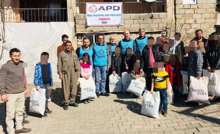 Şemdinli’de 160 öğrenciye giyim yardımı